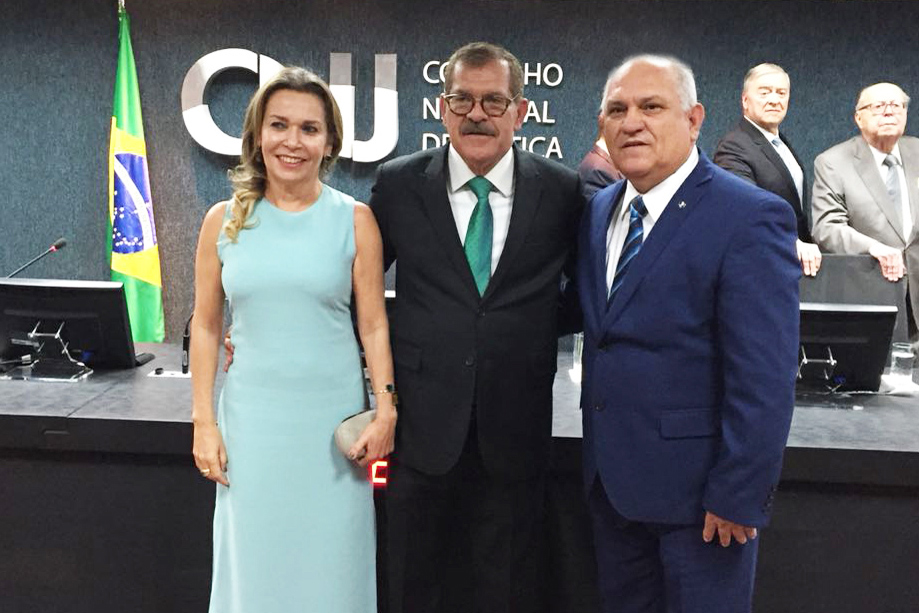 Presidente Otávio Praxedes com ministro Humberto Martins e esposa, Rita Martins, em Brasília (DF)