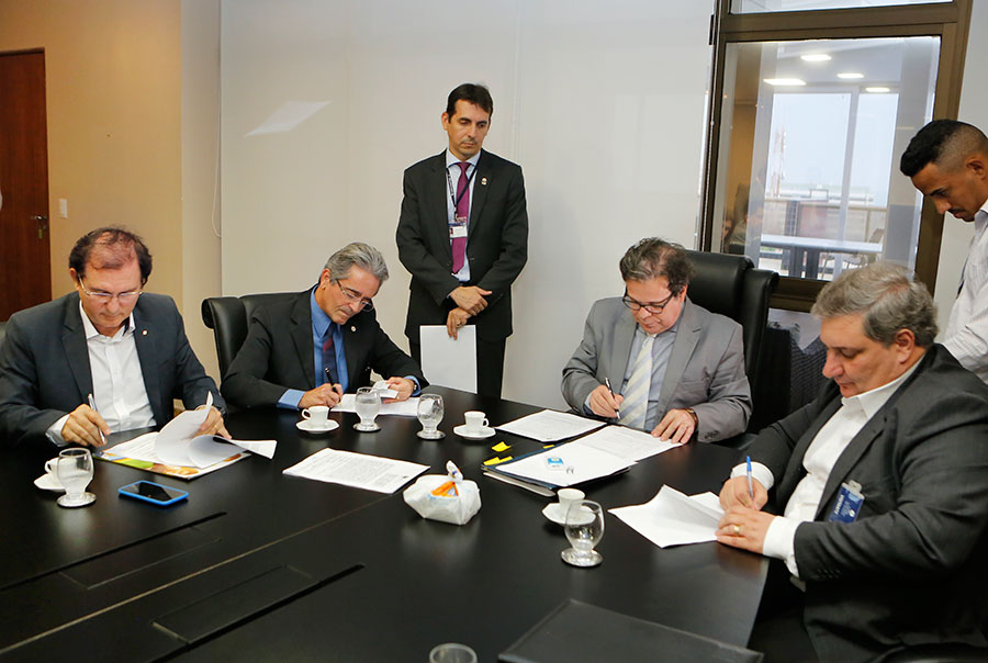 Convnio foi assinado nesta tera-feira (26), na Presidncia do TJAL. Foto: Adeildo Lobo