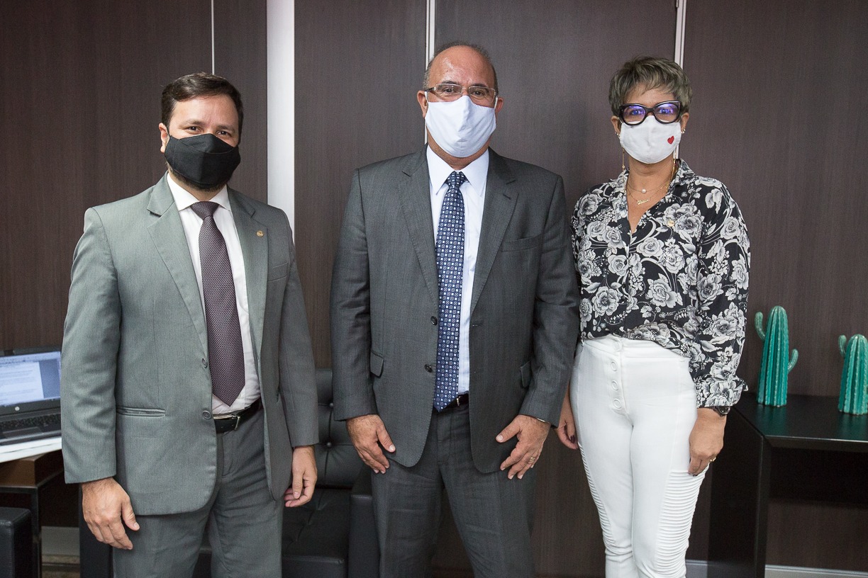 Nivaldo Barbosa, Fernando Tourinho e Tha�sa Gameleira. Foto: Itawi Albuquerque