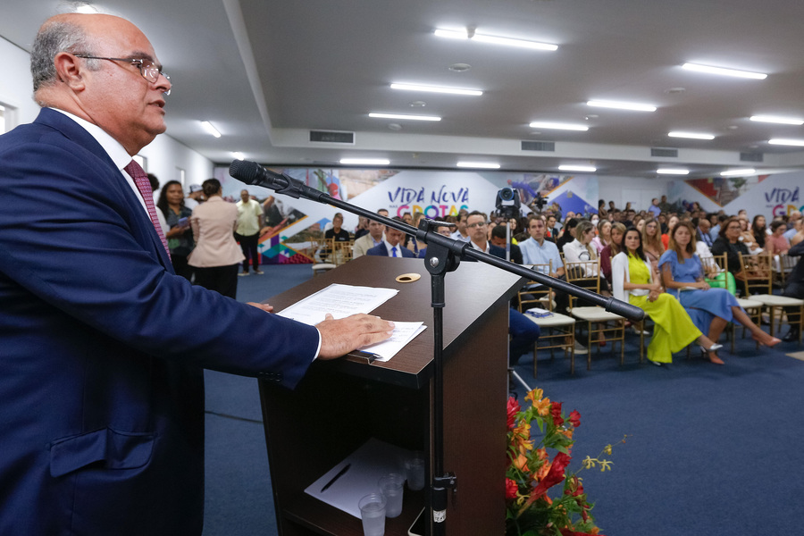 Fernando Tourinho destacou a importância dos novos defensores para contribuir com o sistema de Justiça. Foto: Felipe Brasil/Secom AL