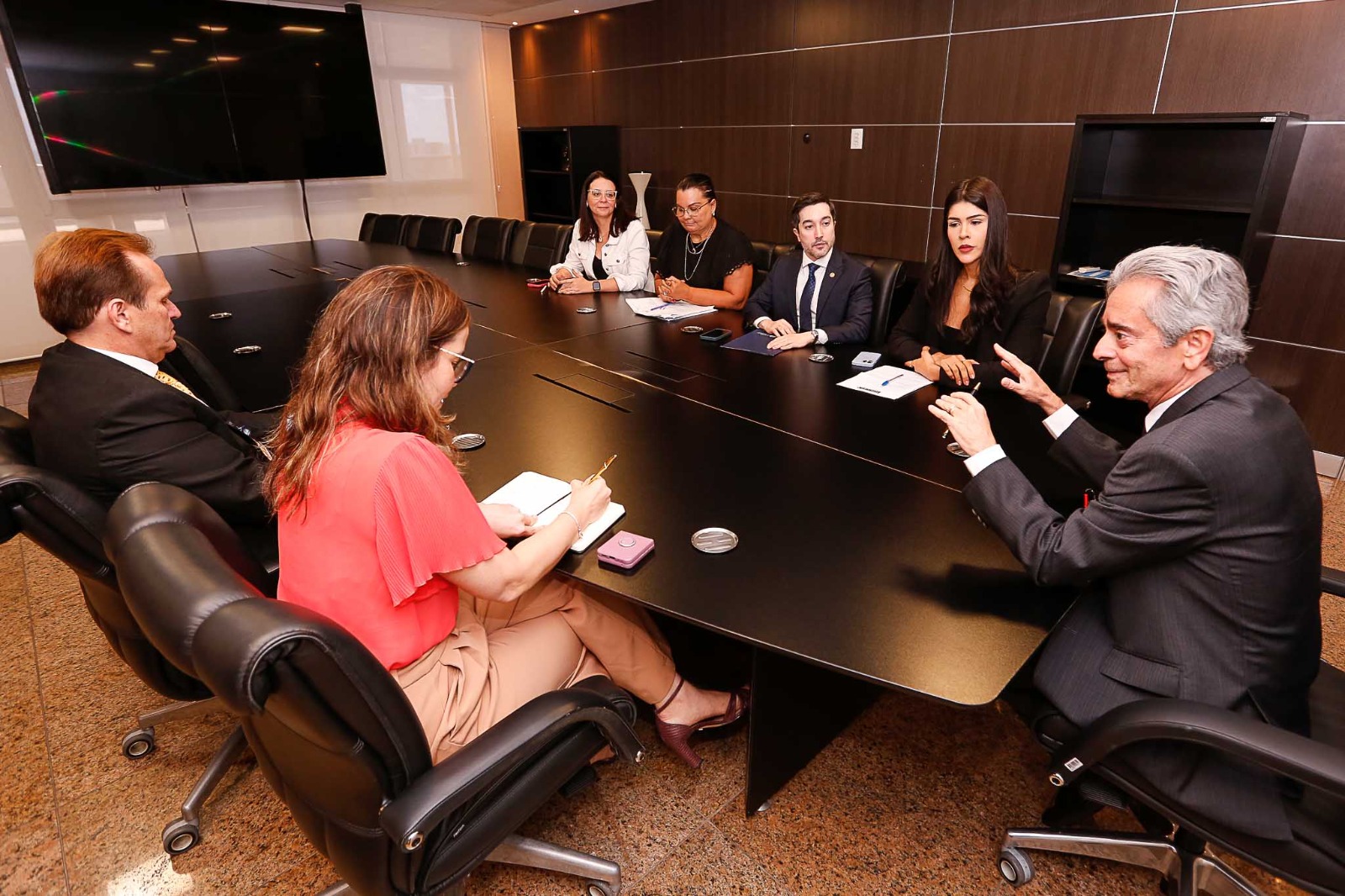 Fábio Bittencourt se reuniu com representantes do Funjuris e da Dinfra nesta quinta (30)