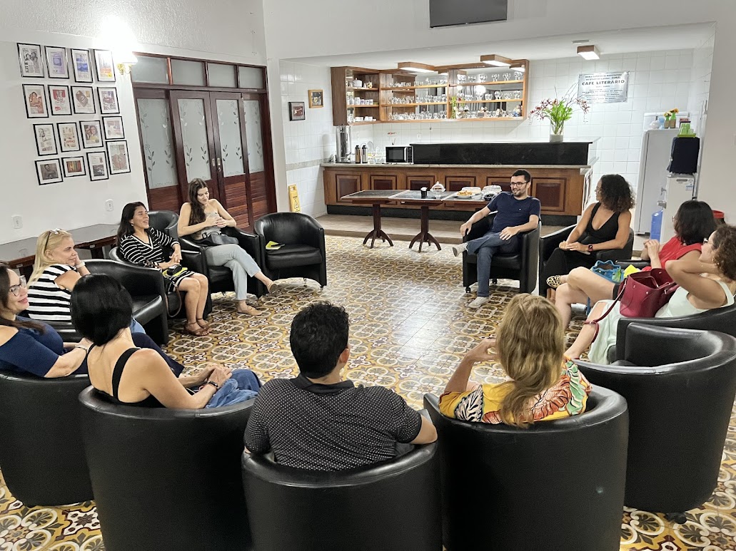 Próximo livro a ser lido pelo grupo será  Casas Vazias, de Brenda Navarro.