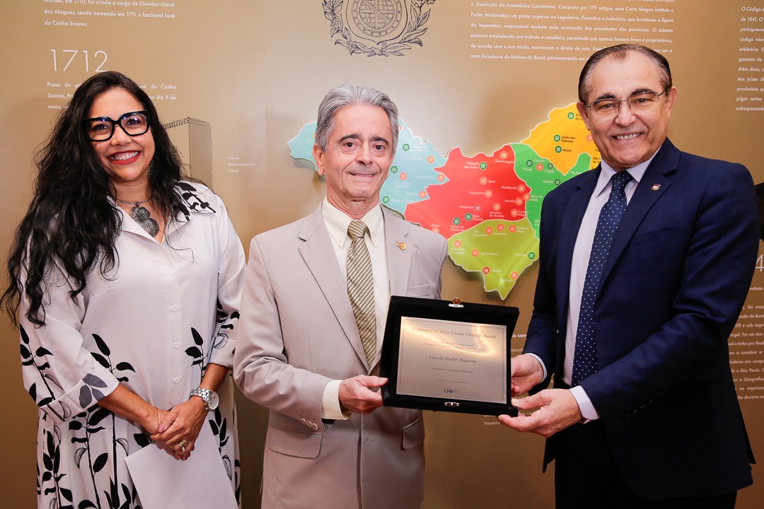 Irina Costa, presidente Fábio Bittencourt e juiz Claudemiro Avelino.