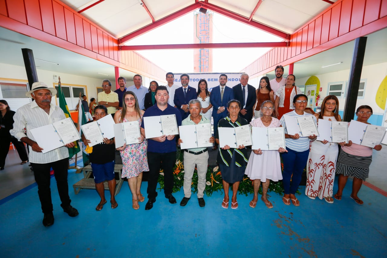 TJAL entrega mais de 50 títulos de propriedade a famílias de Pindoba