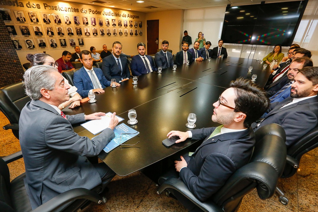 Presidente do TJAL recebeu os novos juízes substitutos, empossados em dezembro do ano passado.