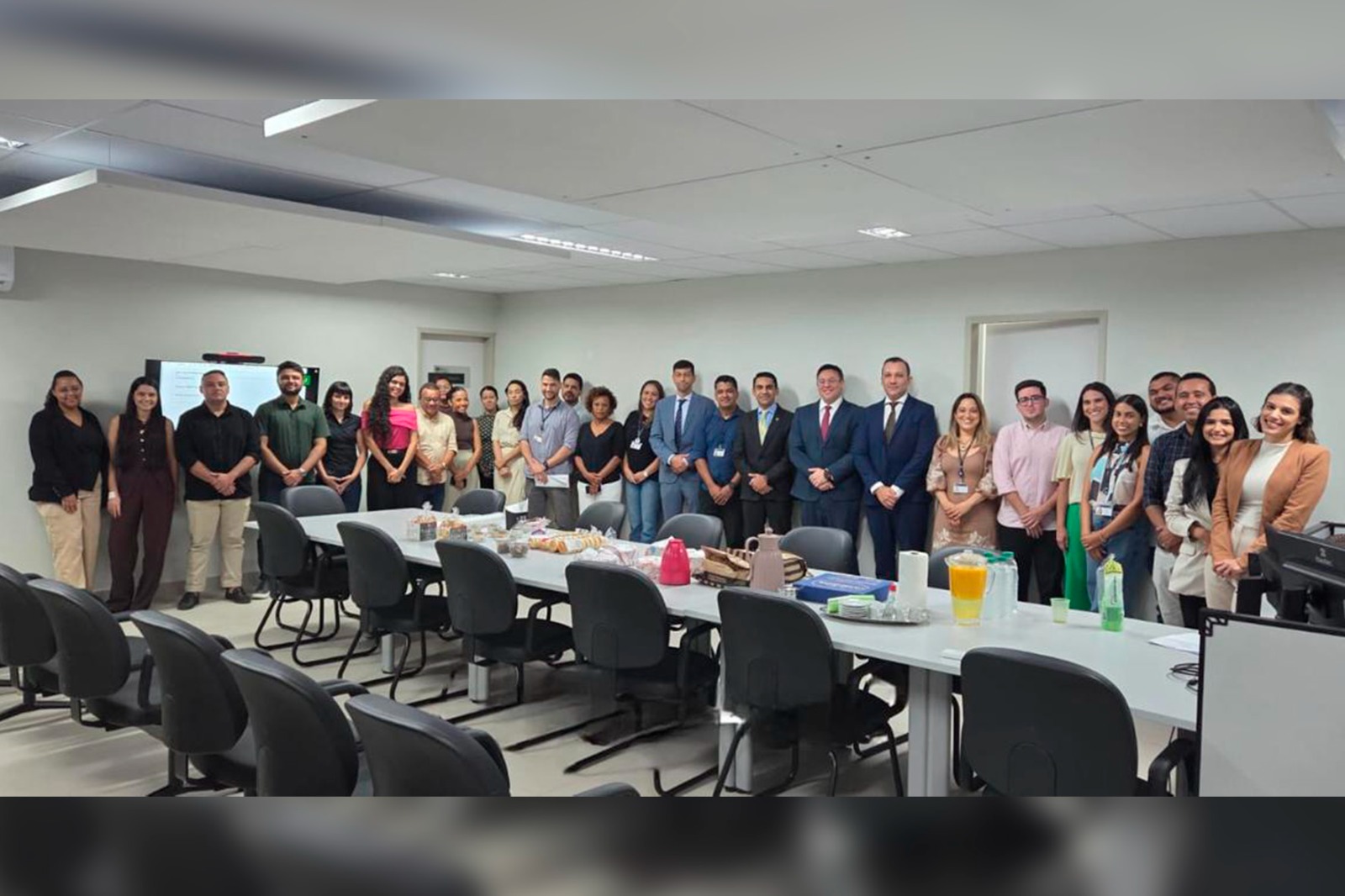 Juiz auxiliar Geneir Marques, magistrados e servidores da 16º Vara Criminal da Capital - Execuções Penais. Foto