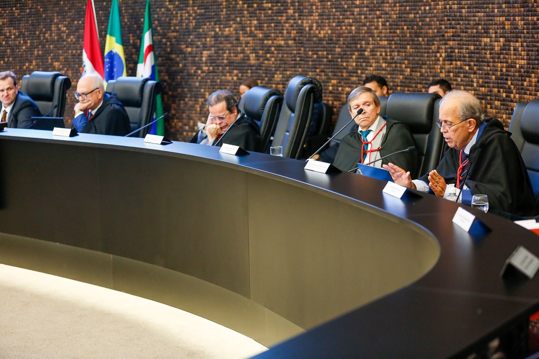 Celyrio Adamastor, durante leitura do anteprojeto, no Pleno do TJAL. Foto