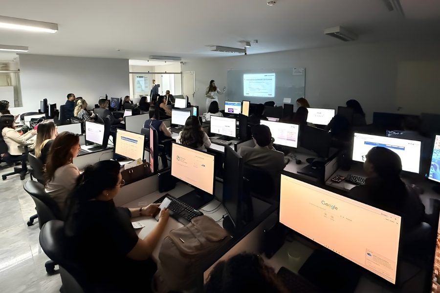 A diretora de projetos do CNJ, Isabely Mota, foi uma das reponsáveis pela condução da oficina para servidores.