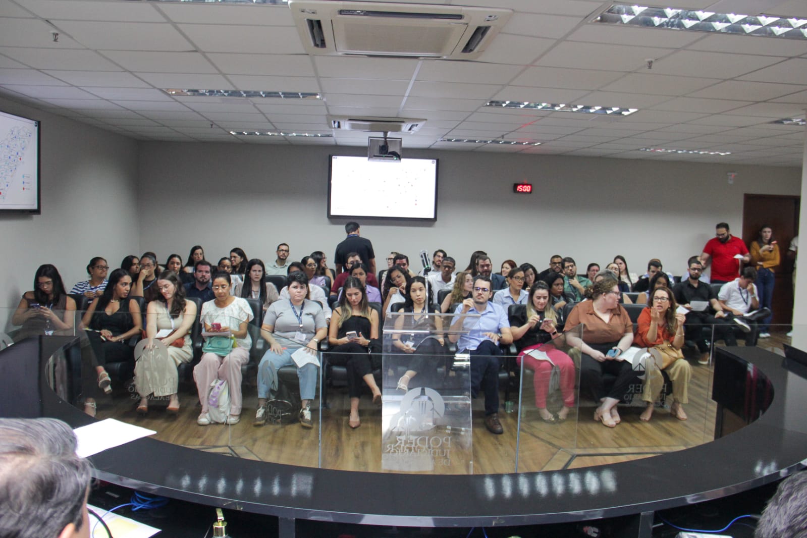Servidores durante a escolha da lotação definitiva. Foto