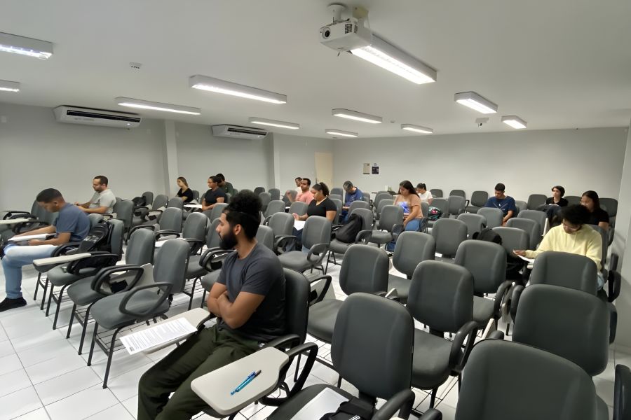 Estudantes de Engenharias realizam prova objetiva de seleção de estágio para o TJAL