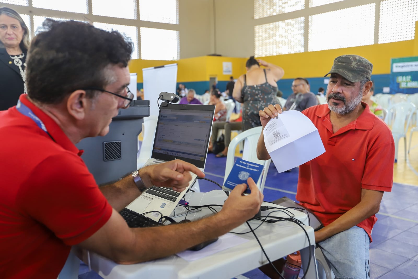 André Paulo, durante atendimento pela Receita Federal. Foto