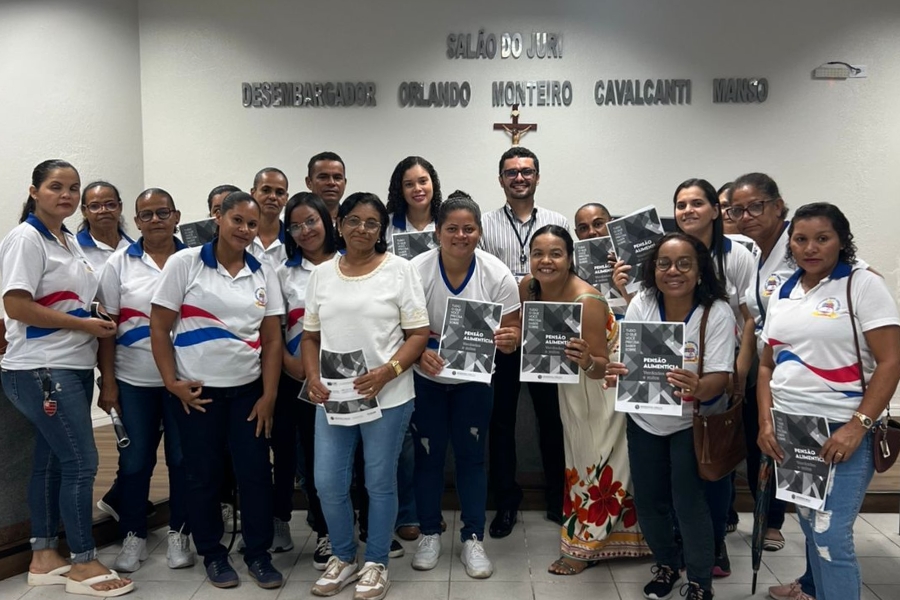 Atividade do PCJE aproximou alunos da EJA do Judiciário em Cajueiro.