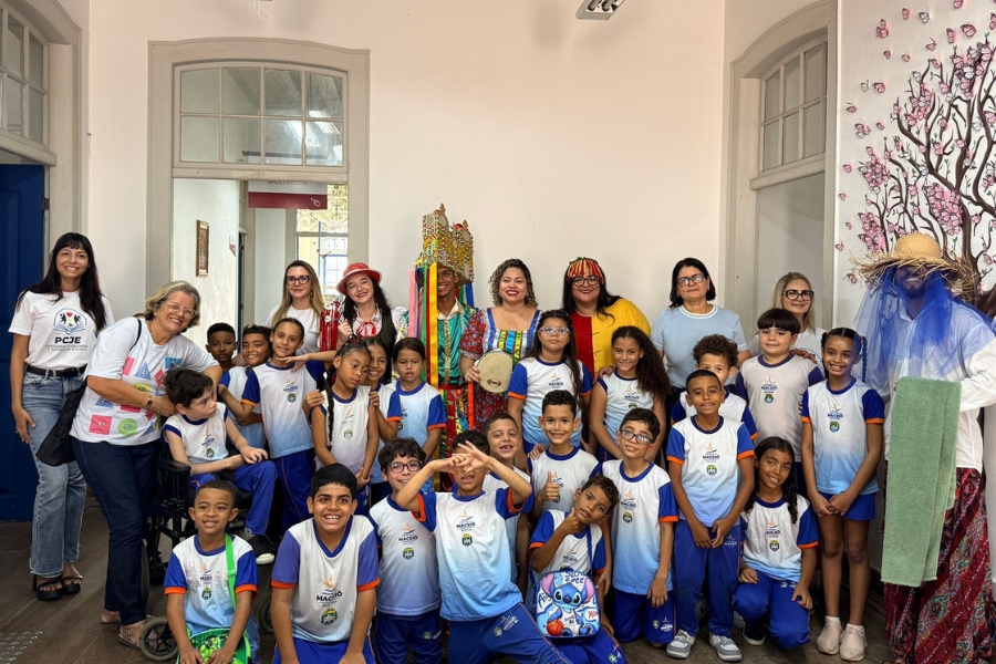 PCJE leva cerca de 25 estudantes à Biblioteca Graciliano Ramos