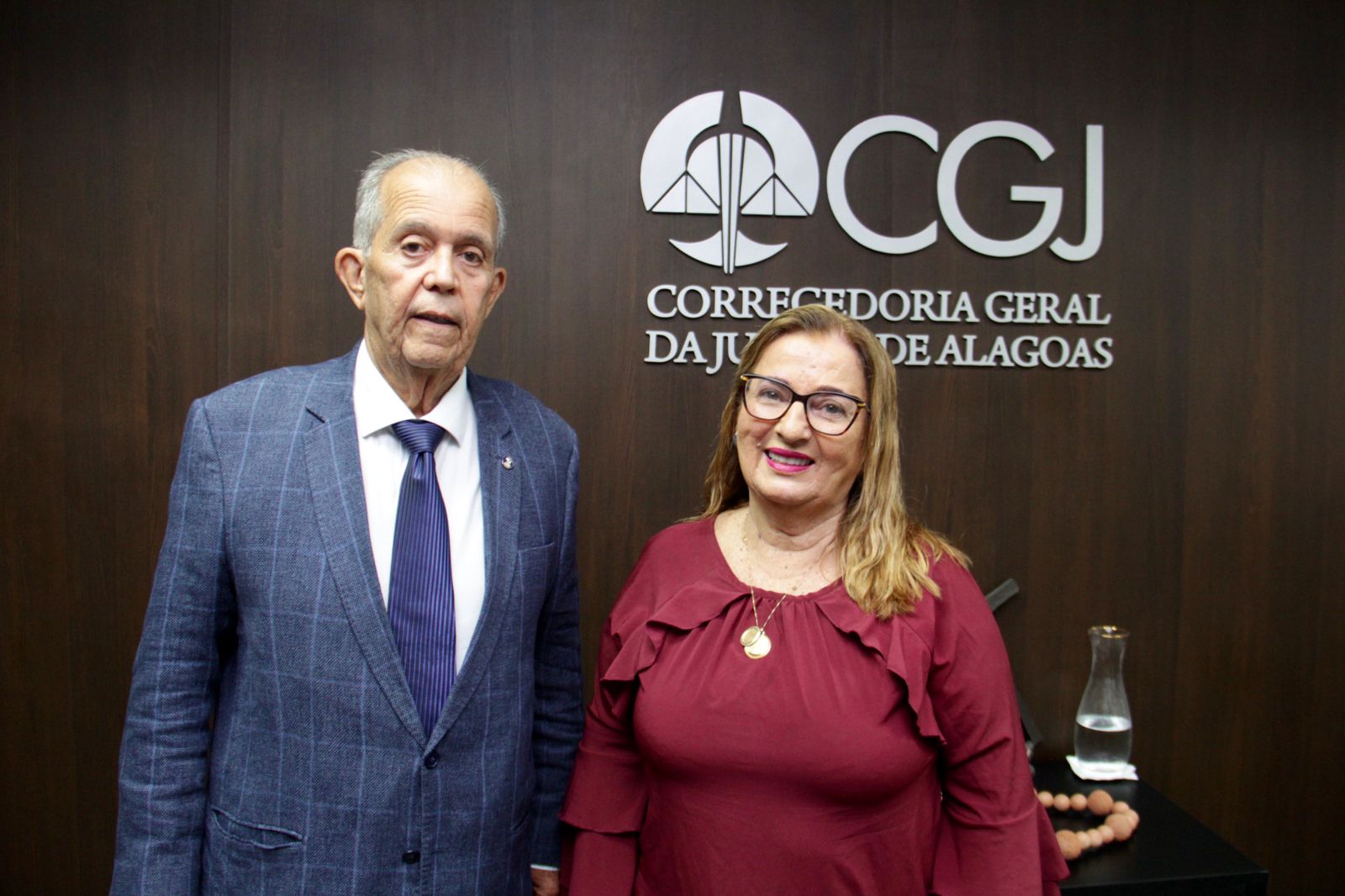 Des. Celyrio Adamastor e  a presidente do Fórum Permanente de Combate às Drogas, Noélia Costa. Foto