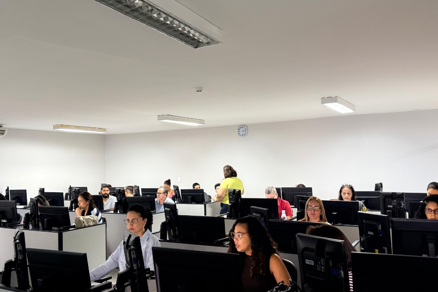 Capacitação em saneamento e gestão de dados do BNMP 3.0 reúne servidores do TJAL em Maceió.