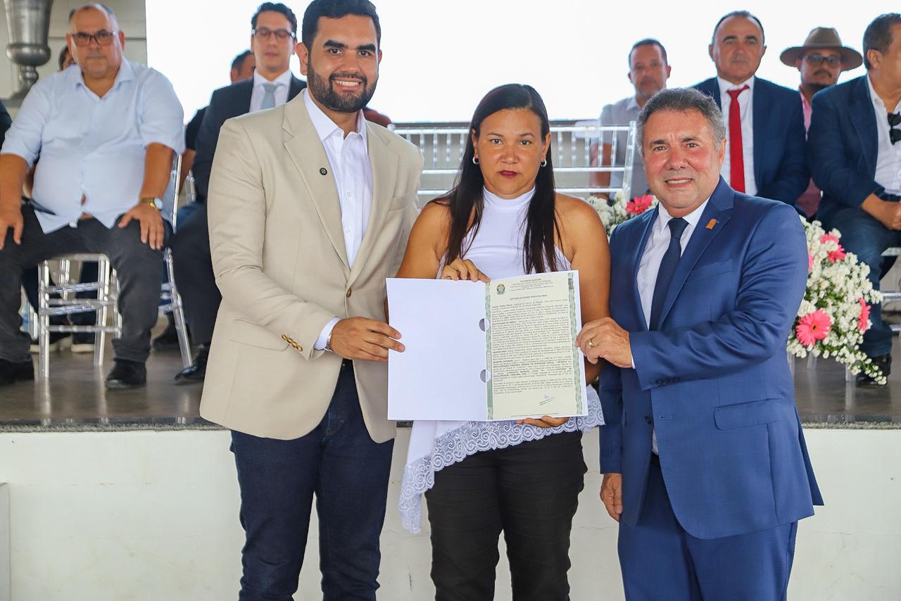TJAL entrega títulos de propriedade a 95 famílias em Piranhas