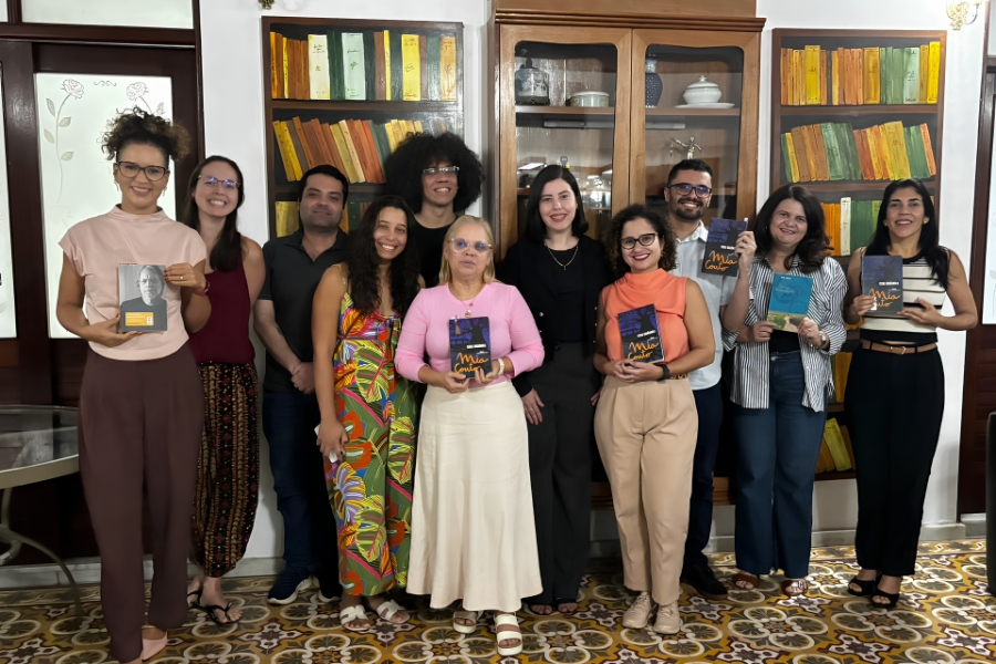 Participantes do Clube do Livro Direito e Literatura discutiram a obra Terra Sonâmbula, de Mia Couto, durante encontro realizado na Esmal