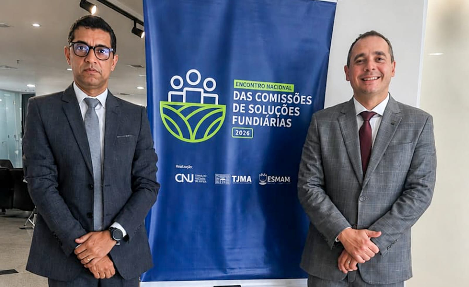 Chefe de gabinete da CGJ, Everton Silva, e juiz José Eduardo Nobre Carlos. Foto