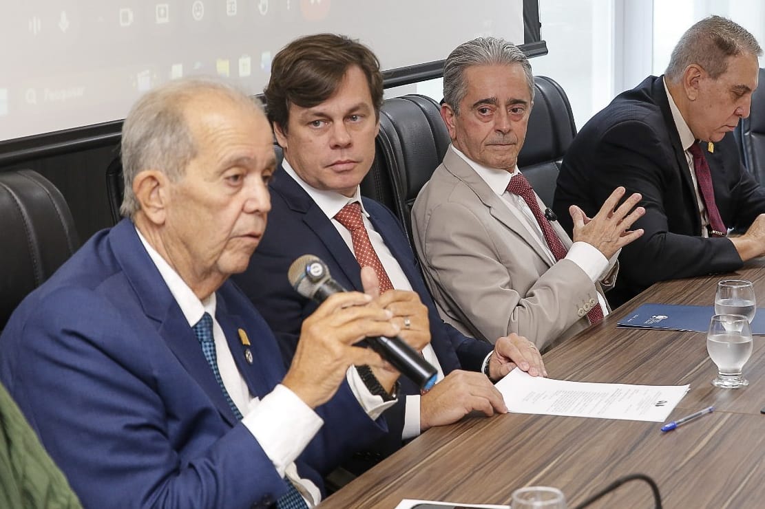 Corregedor-geral da Justiça, Celyrio Adamastor, durante discurso na OAB/AL. Foto