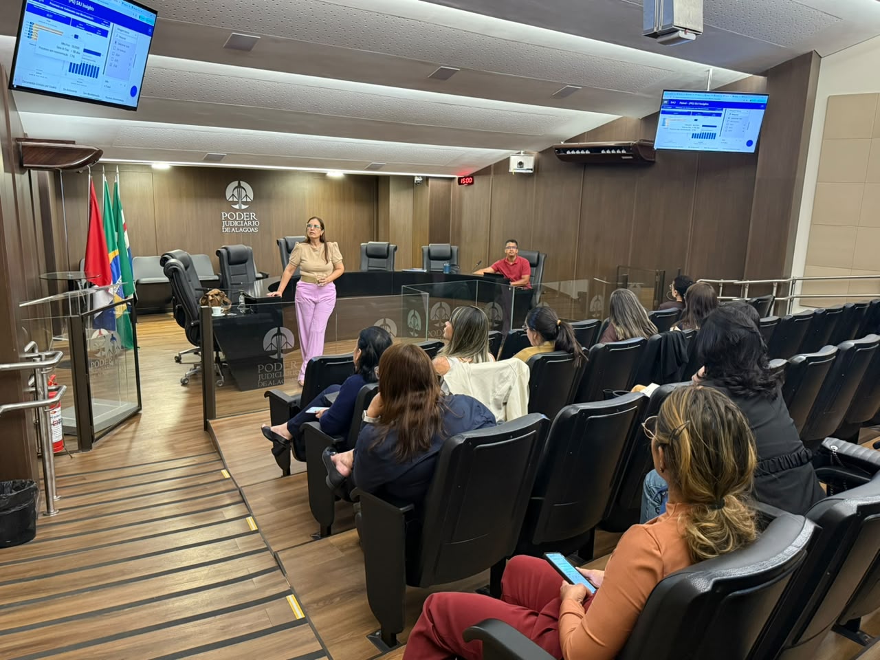 Servidores receberam capacitação em sistemas e gestão de unidades judiciárias.