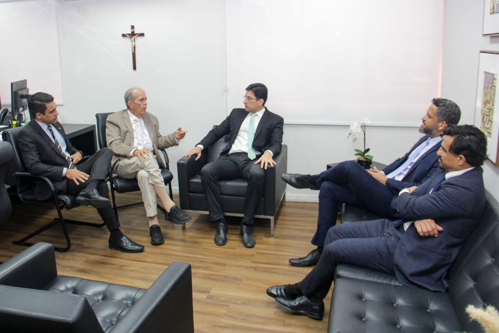 Diálogo entre representantes da Corregedoria-Geral da Justiça e da Polícia Civil. Foto
