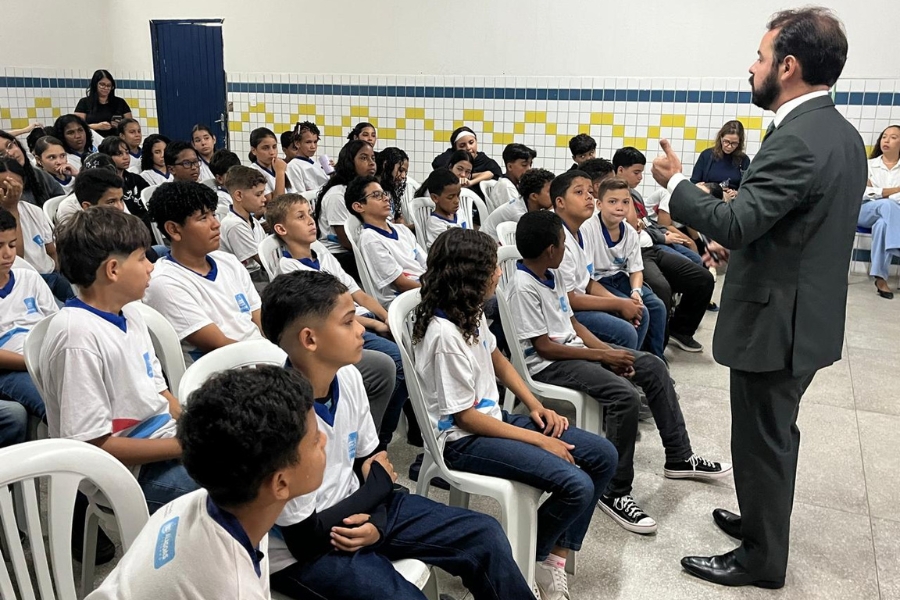 Estudantes do ensino fundamental participaram de palestra de conscientização contra o bullying.