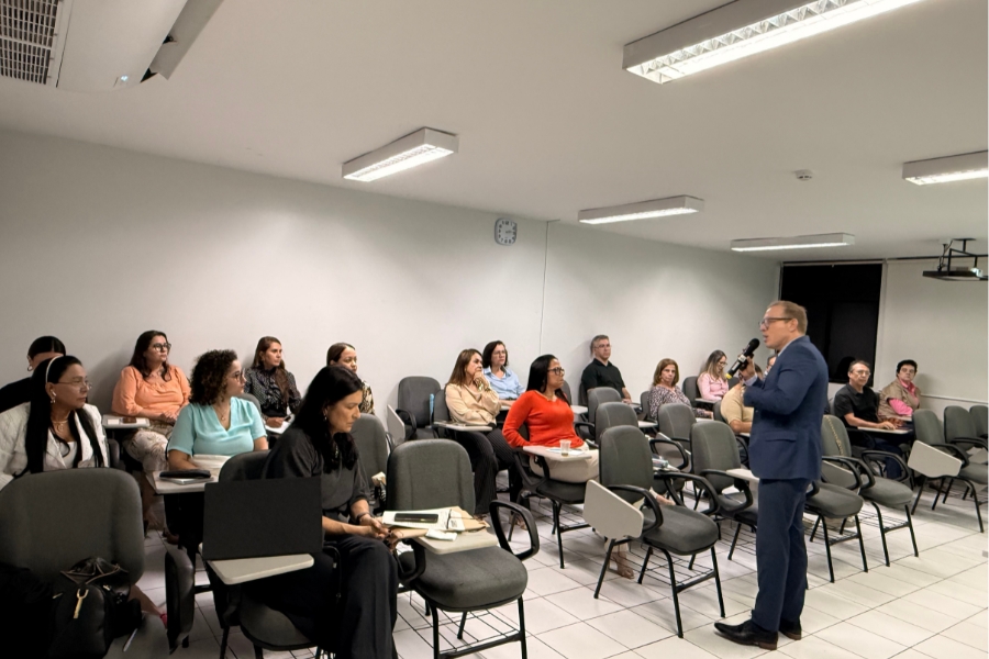 Curso sobre política judiciária de atenção às pessoas idosas reúne magistrados e servidores na Esmal.