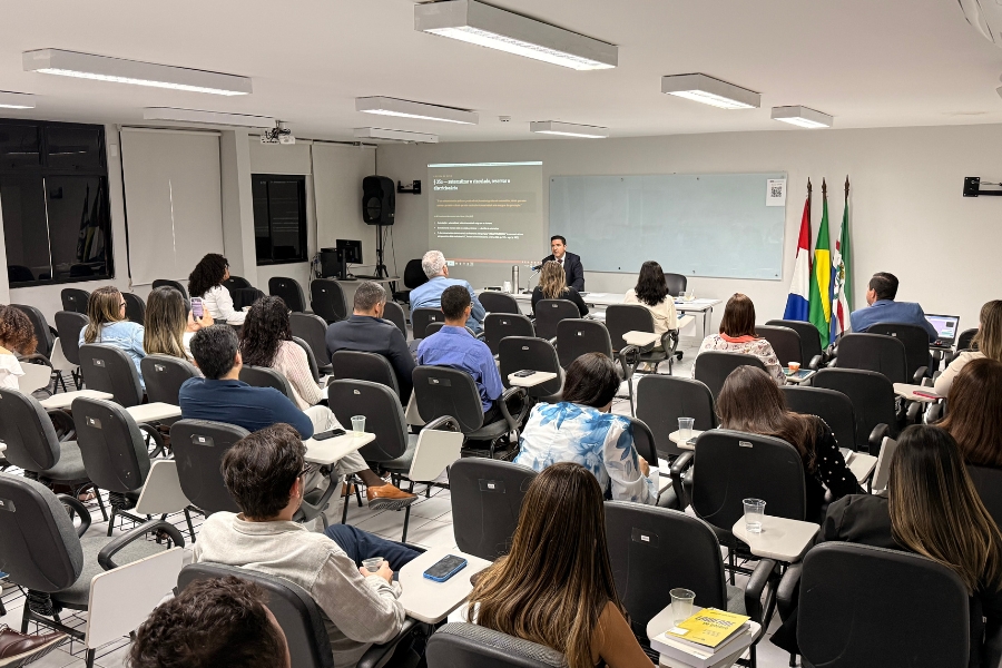 Professor da Universidade de Coimbra, Jorge Alves Correia ministrou minicurso durante a programação do I Encontro Luso-Brasileiro.