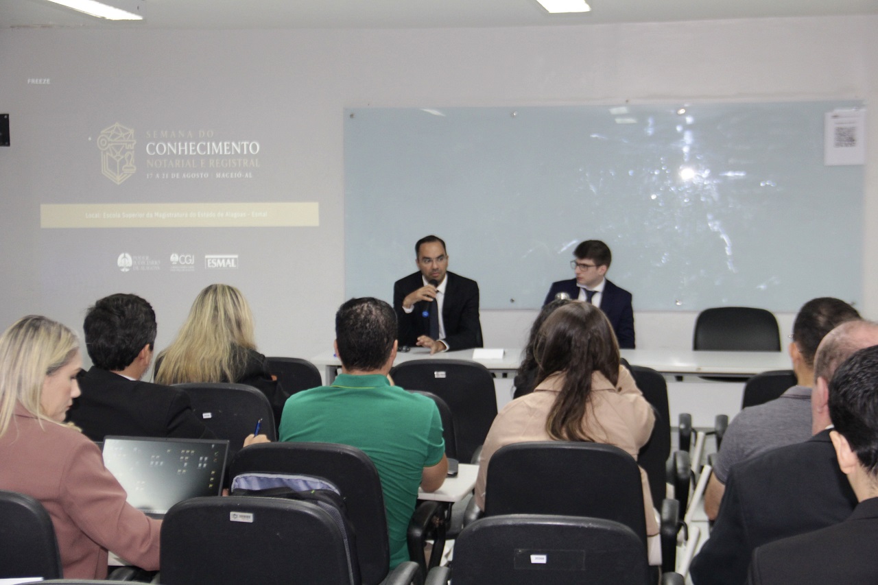 Pedro Mendonça e Arthur Brizzi apresentaram o primeiro painel da Semana. Foto