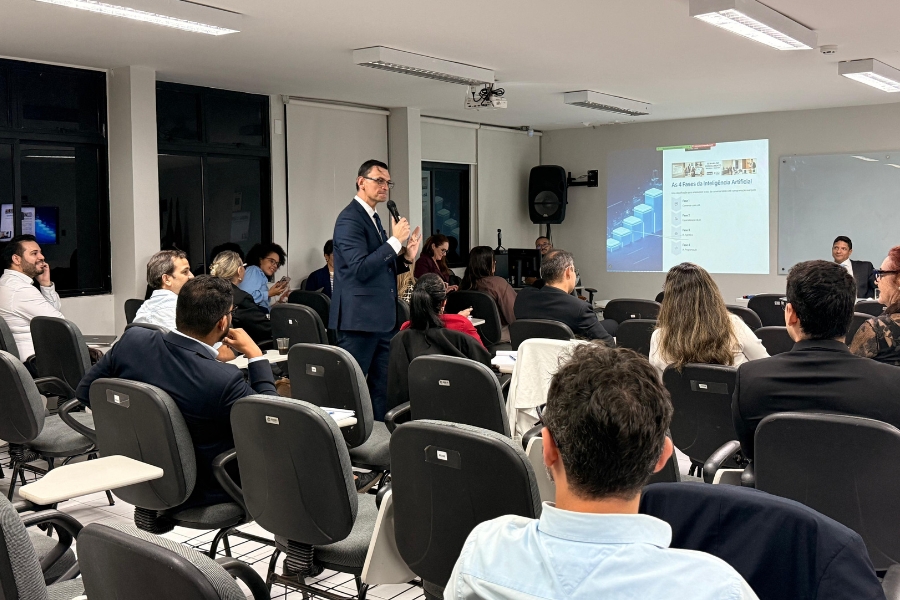 Juiz Rodrigo Terças destacou as fases da Inteligência Artificial durante painel