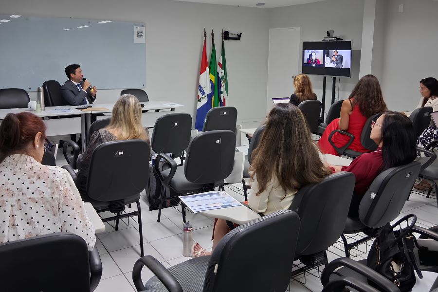 Semana do Conhecimento dá oportunidade para funcionários acompanharem palestras de forma on-line.