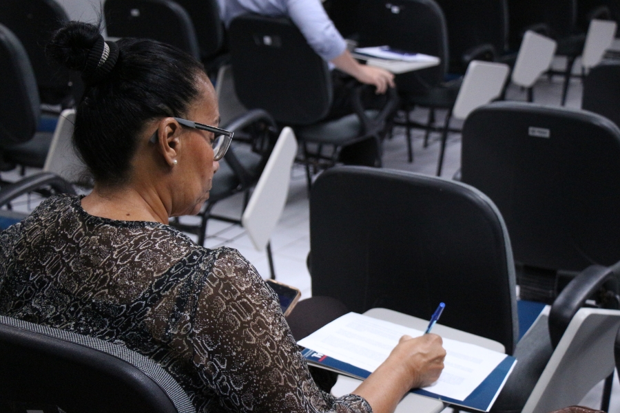Participantes acompanham primeiro módulo do curso preparatório para submissão de artigos ao X Enpejud, realizado na Esmal