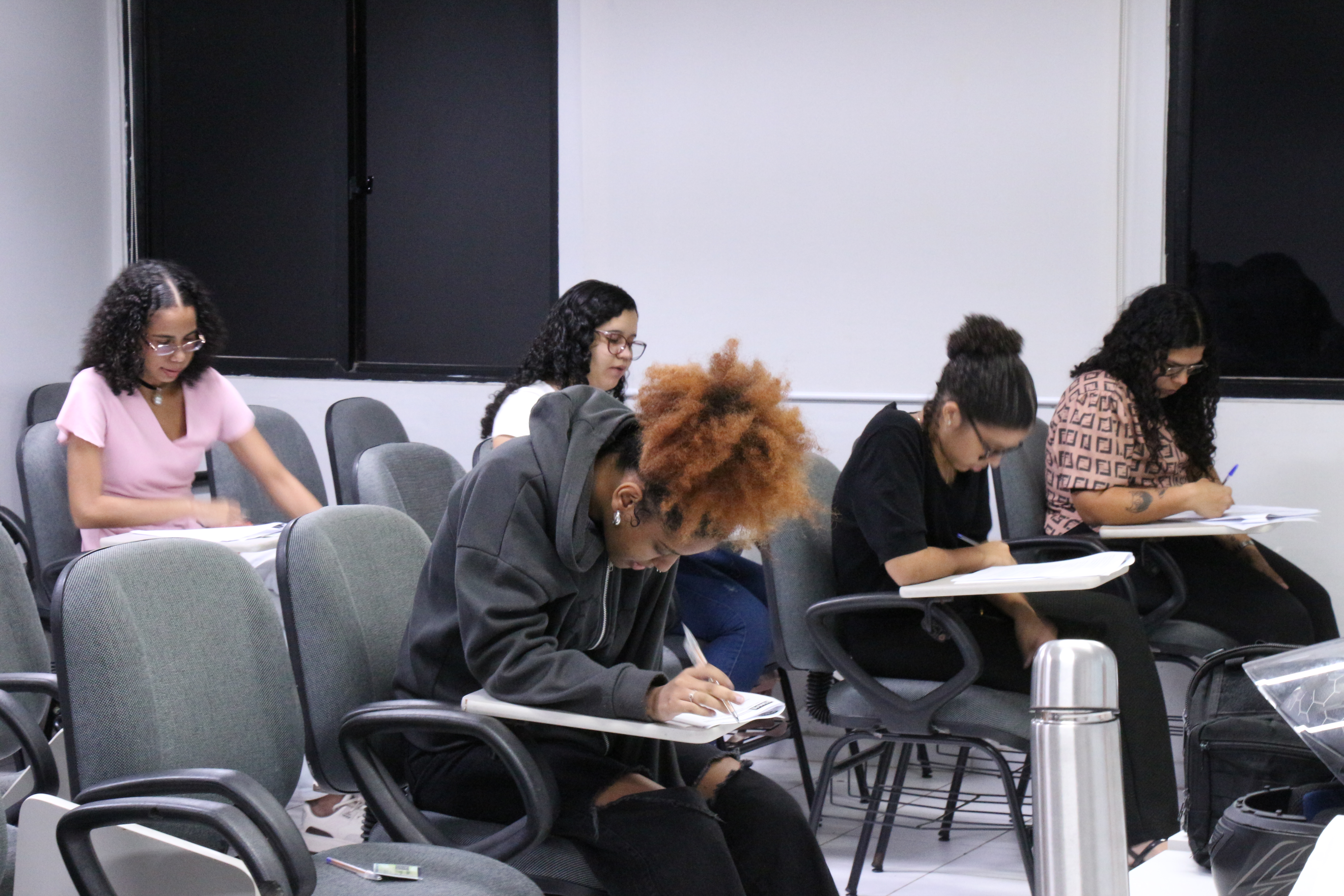 Estudantes de Biblioteconomia realizam avaliação nesta terça-feira (15)
