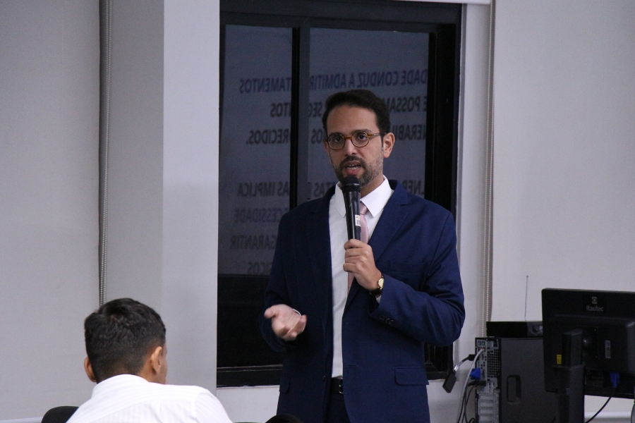 Professor Vitor Montenegro  aborda questões relacionadas à igualdade, gênero, raça, diversidade e direitos LGBTQIAPN+