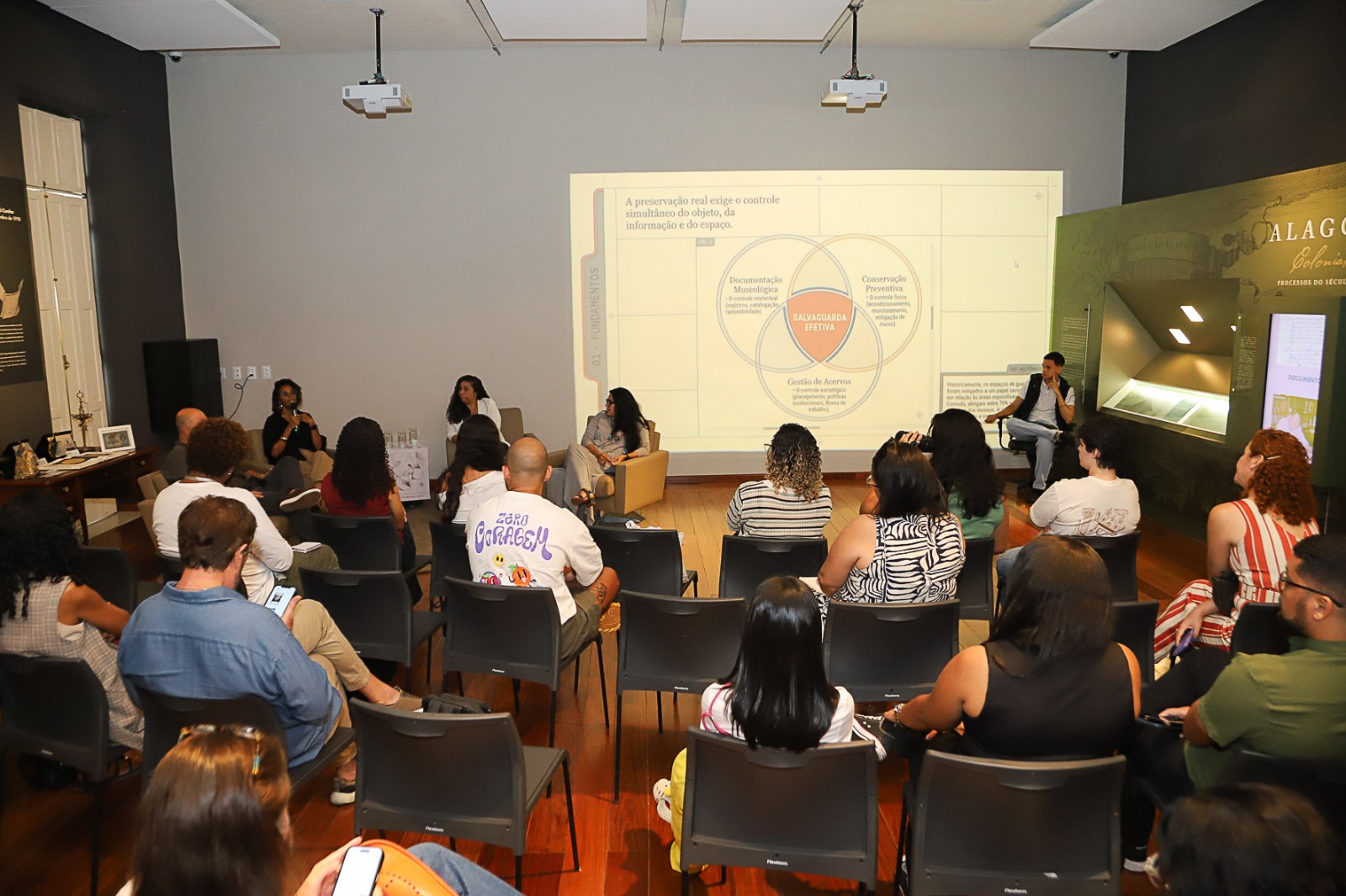 Profissionais de museus participaram e acompanharam roda de conversa no TJAL,